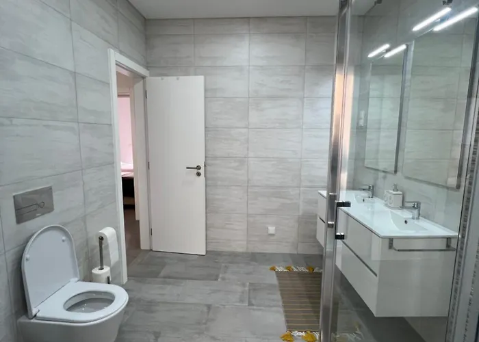 - Alda Do Mar 纳扎雷